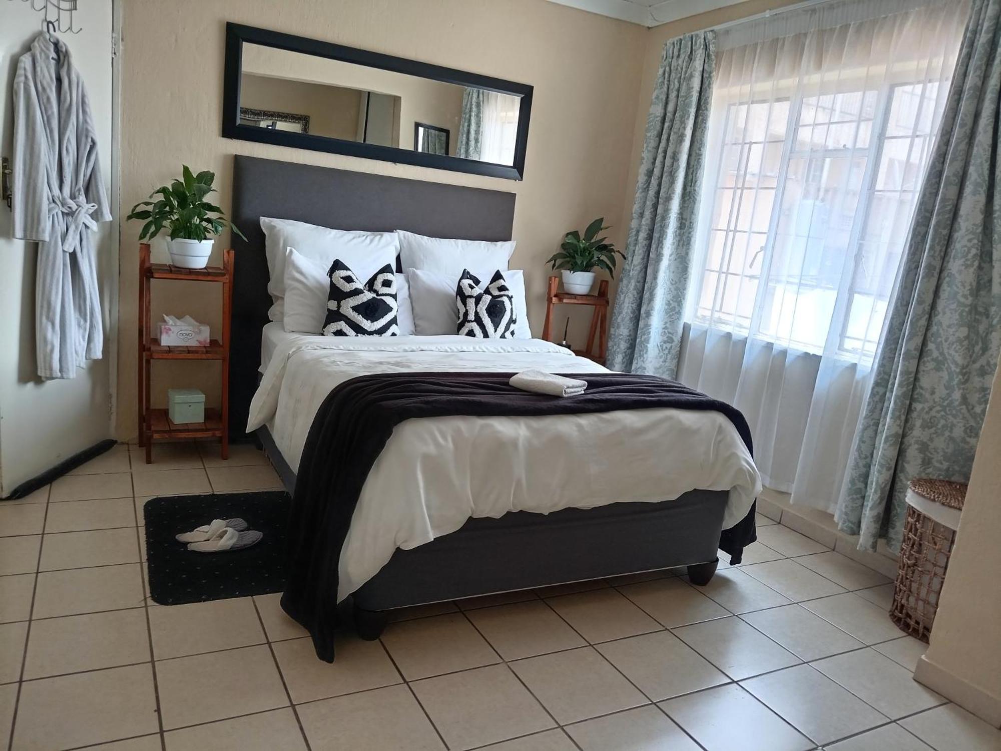 Olivia Pines Guesthouse Krugersdorp Exteriör bild
